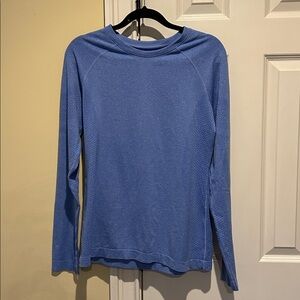 FIGS ladies long sleeve under scrub XL- blue
Like new